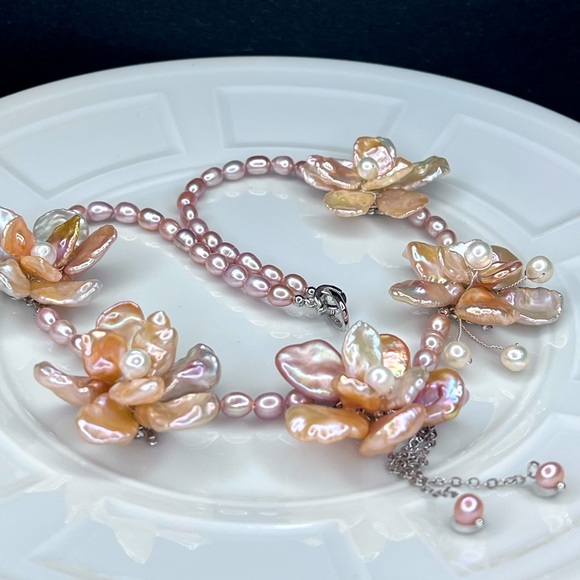 Custom Handmade HQ Keshi Pearl Champagne 5 Flower 🌺 Sakura Necklace - Picture 6 of 6